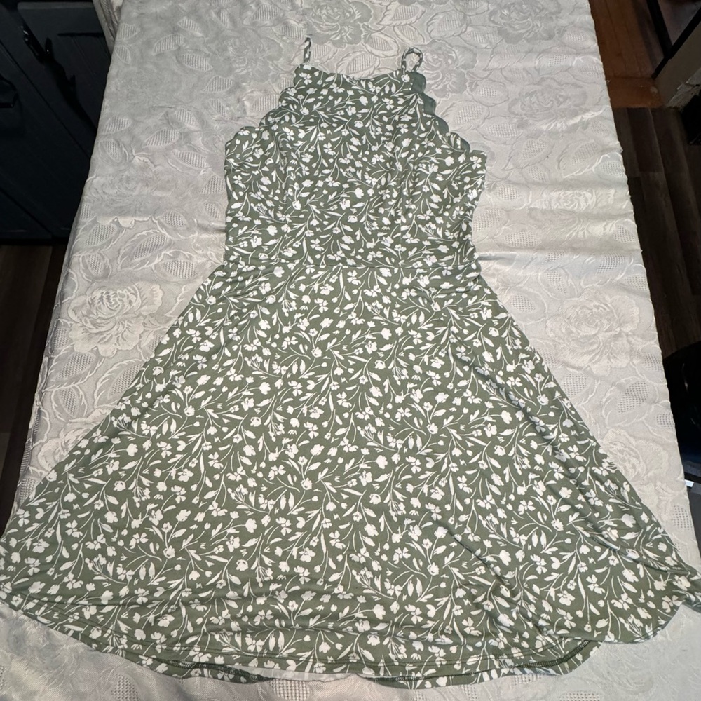 The General good green dress